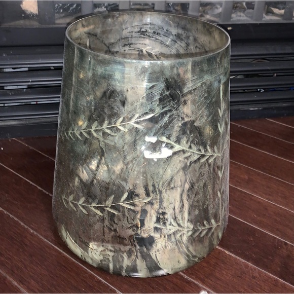 Decor - Picture 2 of 2